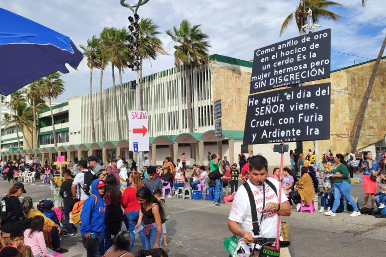 Protestantes cristianos advierten sobre los pecados a asistentes del último día de Carnaval