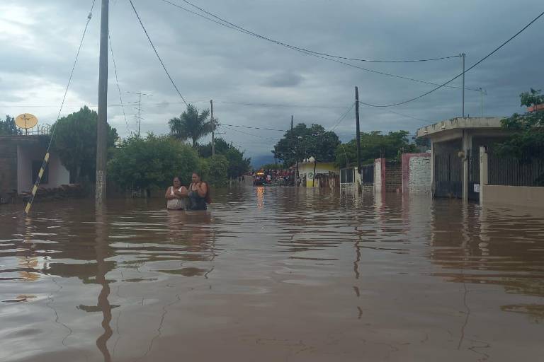 Aún cuando las casas estaban a un kilómetro, ‘Pamela’ hizo que el agua del río llegara hasta las viviendas en La Concha