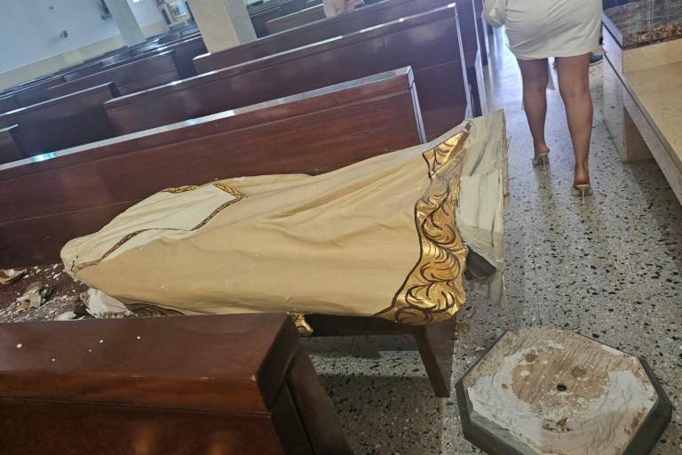 Hombres vandalizan templo del Padre Cuco en Culiacán y se dan a la fuga