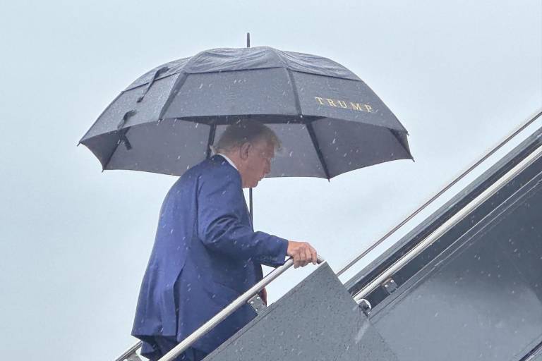 Detienen a Trump al llegar a Corte de EU, se declara inocente y lo liberan