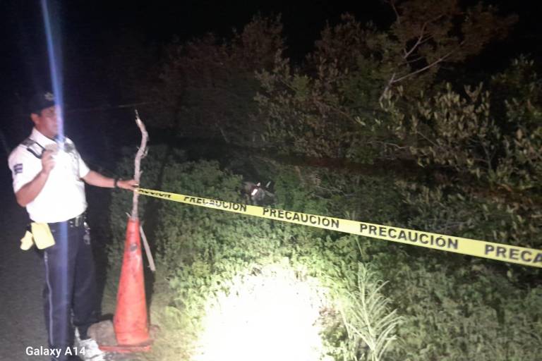 Vecino de Agua Verde muere tras derrapar en su moto en zona de esteros de Rosario