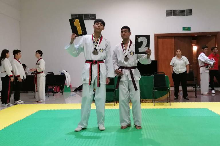 Taekwondoínes de Escuinapa logran medallas a nivel estatal y regional