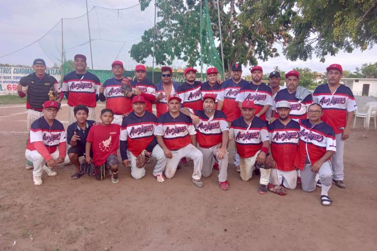 Sindicato de Aurigas iguala semifinal de Liga Taxis Verdes, en Club Polluelos
