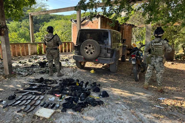 Asegura Marina vehículo con armamento y equipo táctico en el poblado de Copala, Concordia