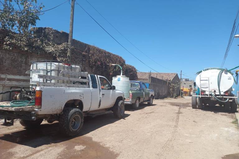 Vecinos de Escuinapa exigen suministro de agua potable tras cinco días secos
