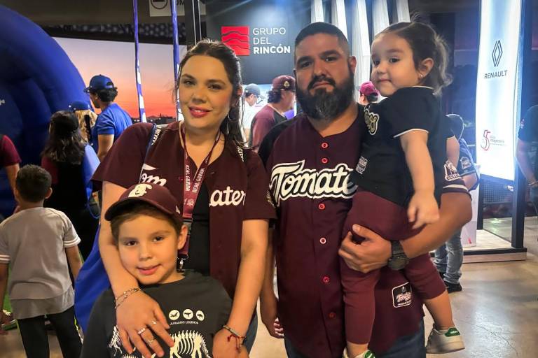 Disfruta la afición guinda de la Serie Catrinas en la casa de Tomateros