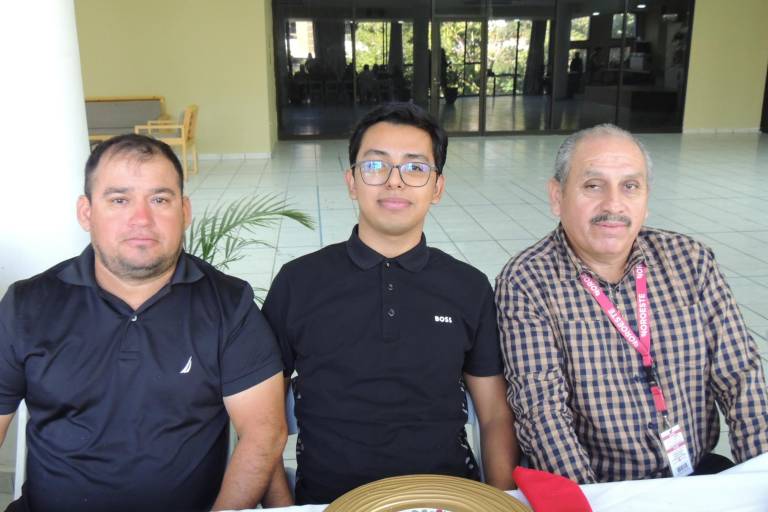 Celebran colaboradores de Noroeste la Navidad con rico desayuno