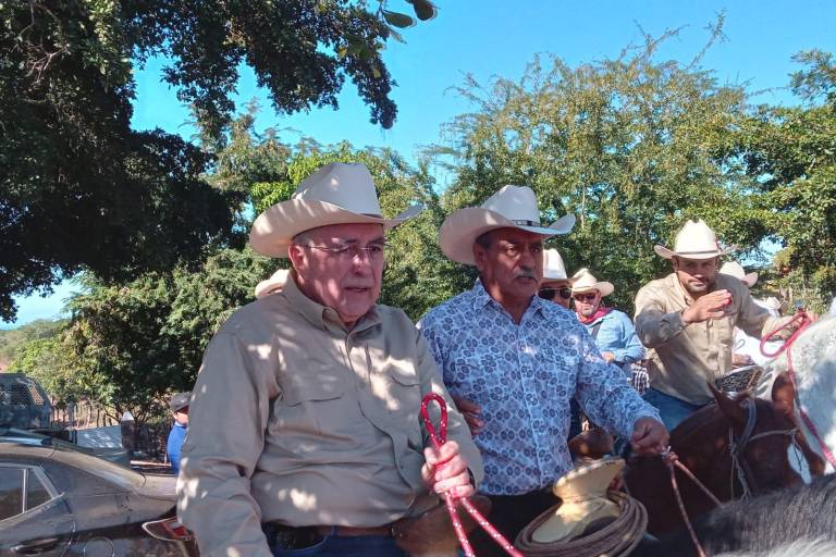 Celebran en Mazatlán la Gran Cabalgata de la familia Escobar