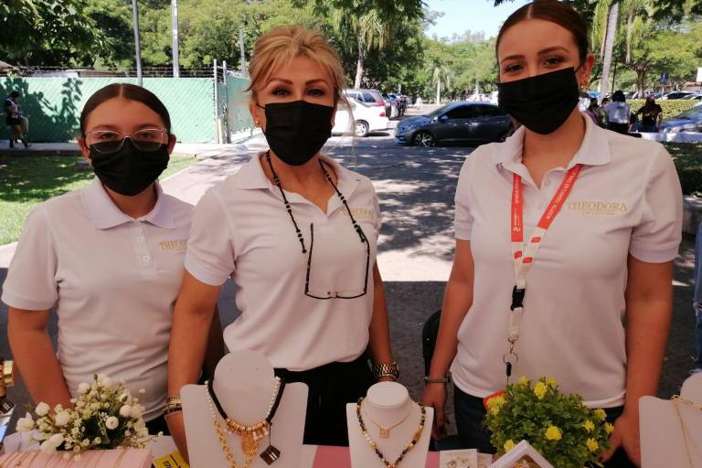 Realizan la tercera edición del Viscocho Bazars, en Culiacán