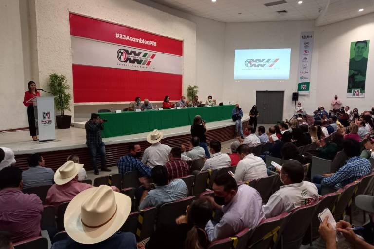 Celebra PRI estatal primera asamblea después de la catástrofe de junio; Chuy Valdés y Faustino, los más vitoreados