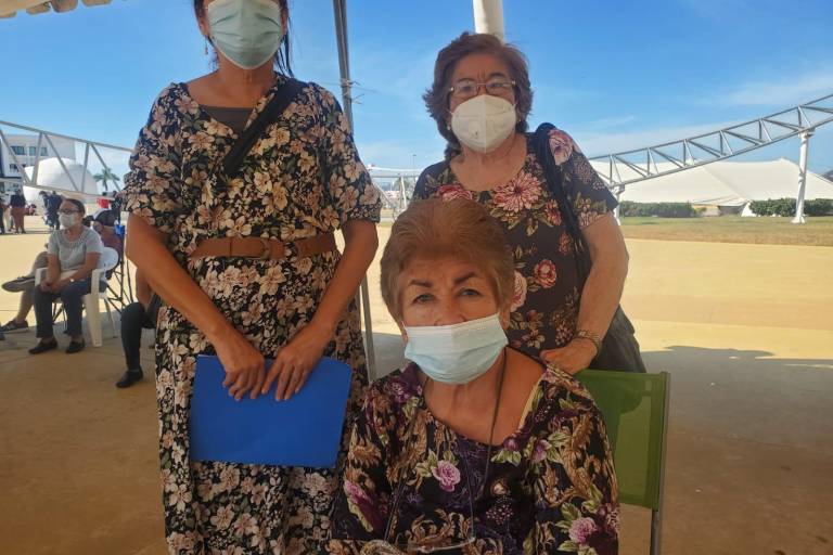 Me vacuno porque es importante, dice Ana María, de 83 años, en Mazatlán