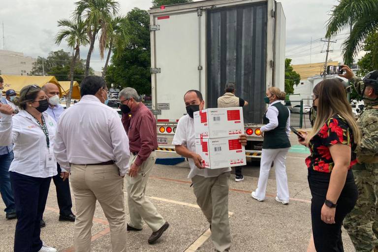 Llegan a Sinaloa cerca de 200 mil vacunas contra el Covid