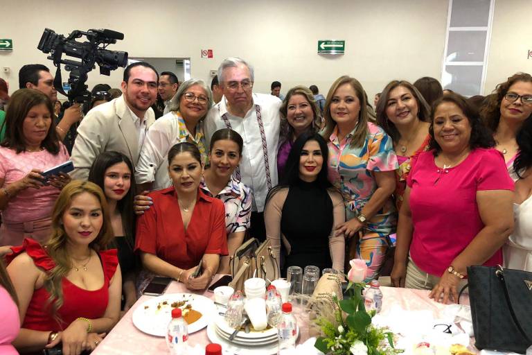 Celebran con fiesta y regalos a las madres trabajadoras del Estado