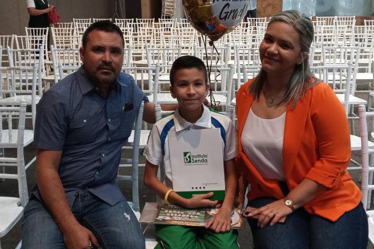 Egresa una generación más de alumnos del Instituto Senda