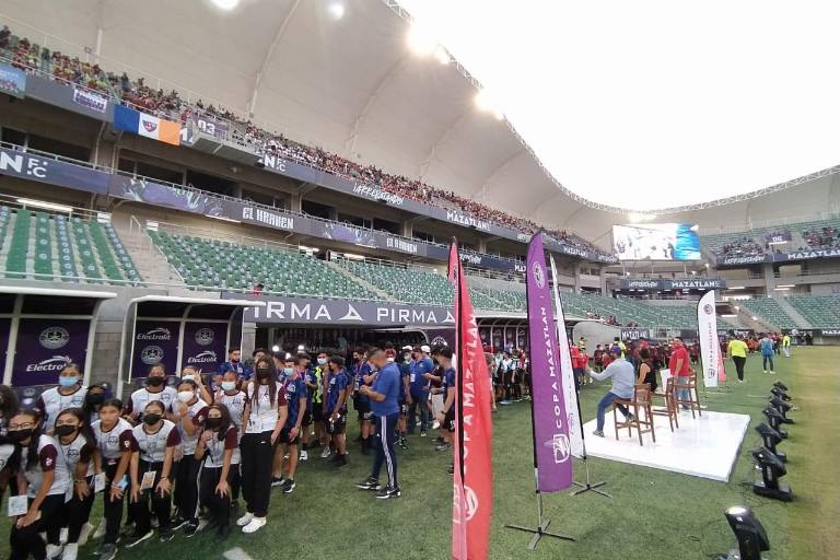 El Kraken se pone de gala al inaugurarse la Copa Mazatlán de Futbol 11