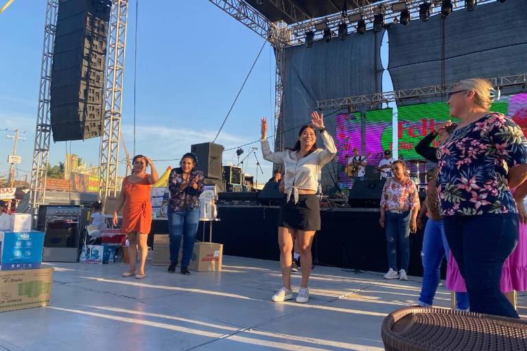 En Rosario, celebran a las mamás en el marco de la Feria de la Primavera