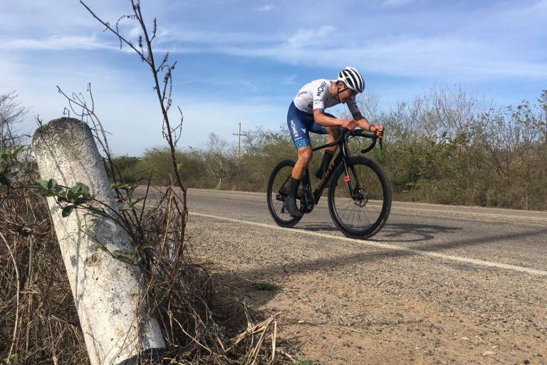 Ruvalcaba e Hinojosa se imponen en contrarreloj de Tour Venados