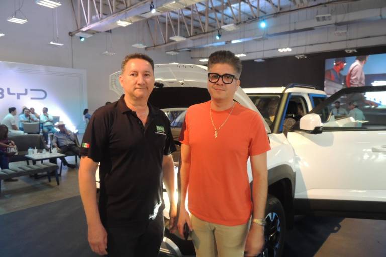 Disfrutan la conducción de la nueva pickup BYD Shark