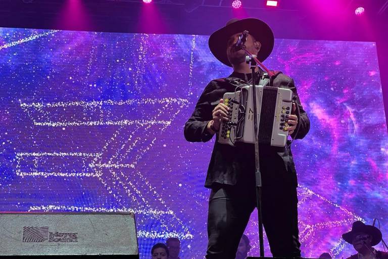 Abarrota Edén Muñoz el Parque Simón Bolívar, en su primer concierto en Colombia