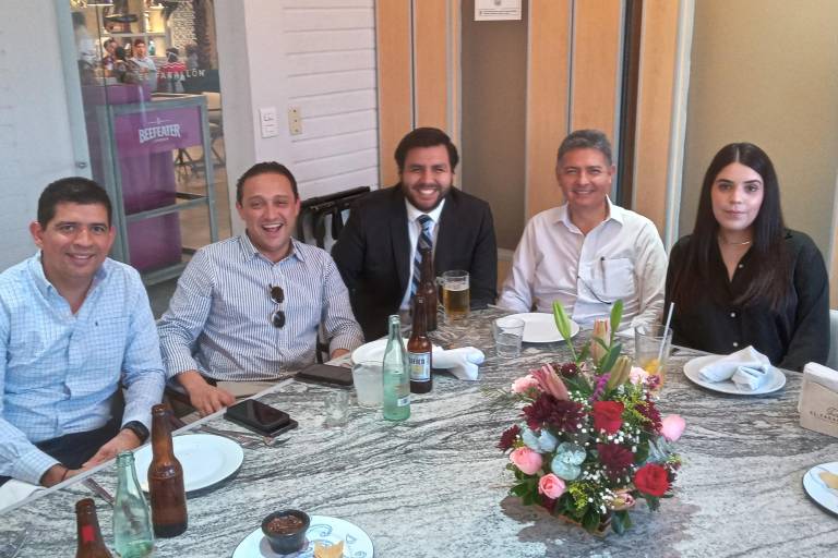 Celebran abogados su día con amena reunión