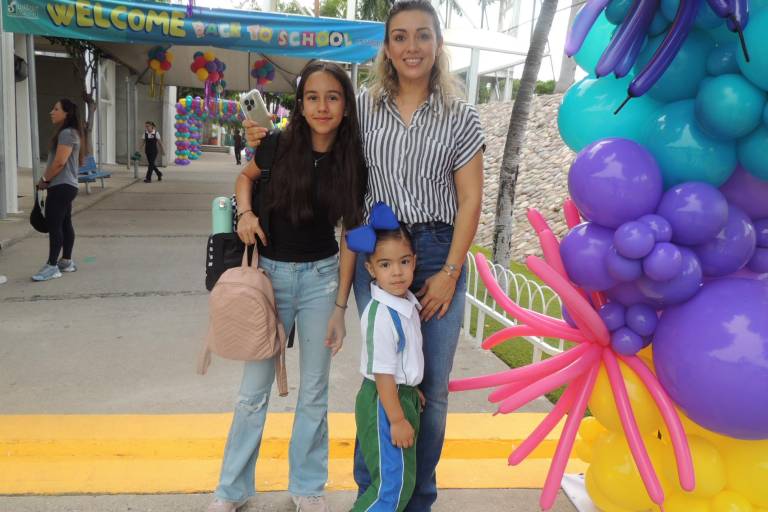 Disfrutan estudiantes del Instituto Senda un feliz regreso a clases