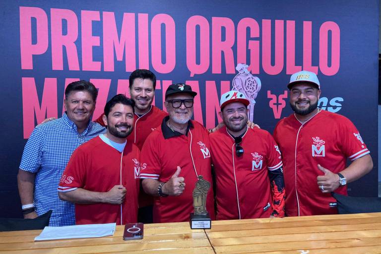 Recibe Banda MS el Premio Orgullo Mazatlán de parte de Venados