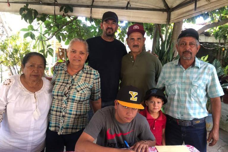 Óscar Martínez Jaime estampa su firma con la Academia de Beisbol Leones de Yucatán