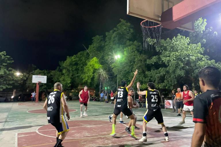 Los debutantes le pegan al campeón en el Baloncesto La Campiña