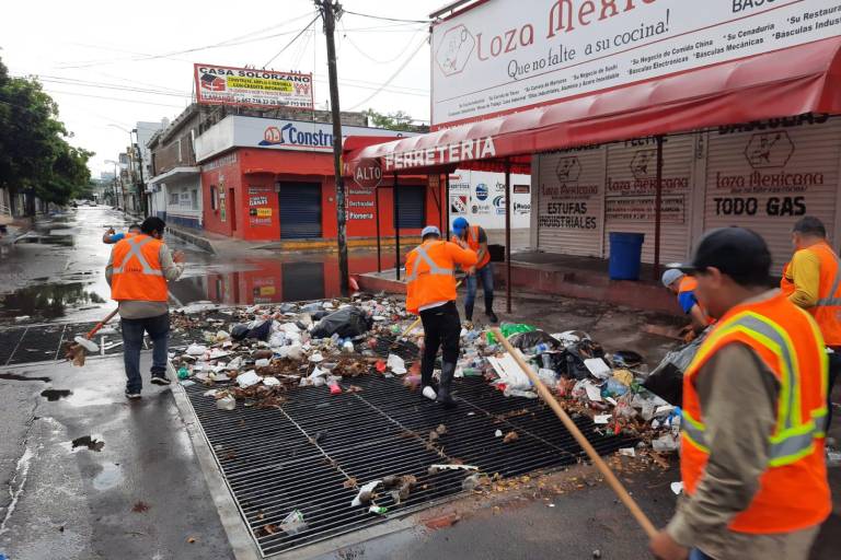 Cada vez que llueve se retiran hasta 4 toneladas de basura de las alcantarillas: Gobierno de Culiacán