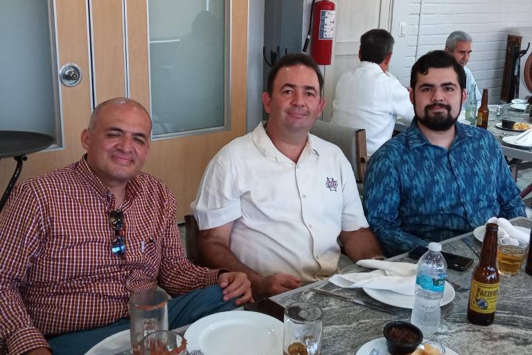 Celebran abogados su día con amena reunión