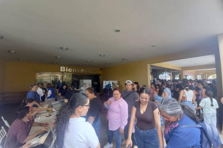 Menos de una decena de funcionarios para atender a mil votantes, en casilla especial de Culiacán
