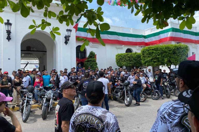 Motociclistas del sur de Sinaloa exhortan a conducir de manera responsable