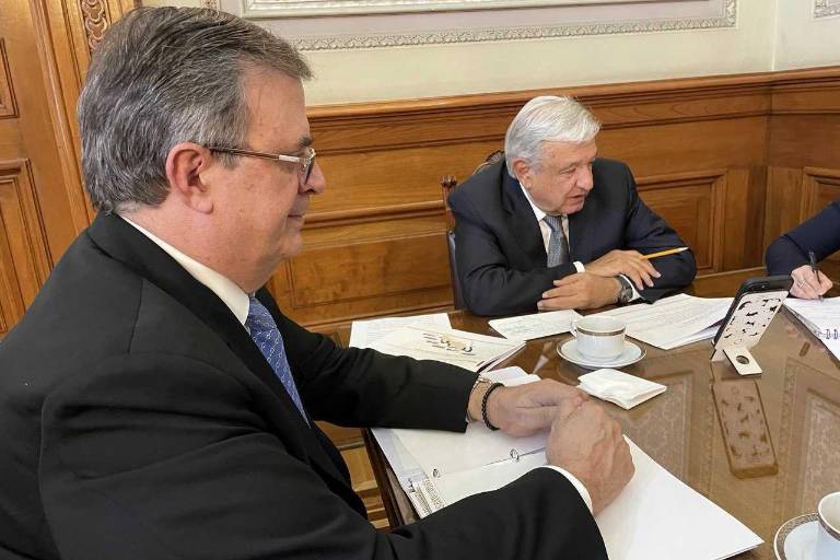 AMLO conversa con Kamala Harris