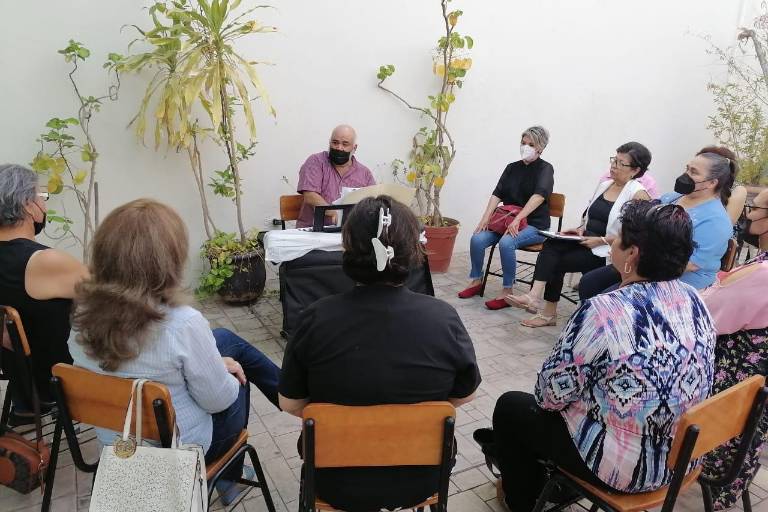 Invita Casa Achoy a taller de canto para adultos