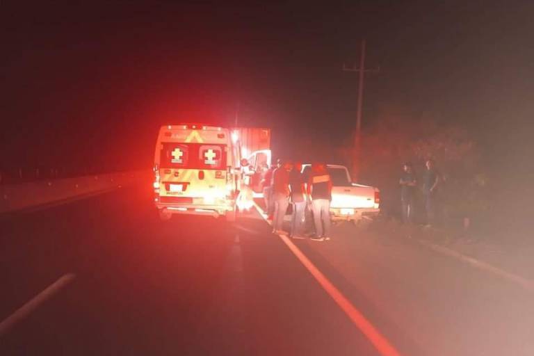 Chocan a ambulancia de la Cruz Roja y socorrista sale herida