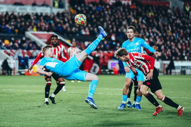 Gol de Foden ayuda al Manchester City a ampliar la ventaja en la cima de la Premier League