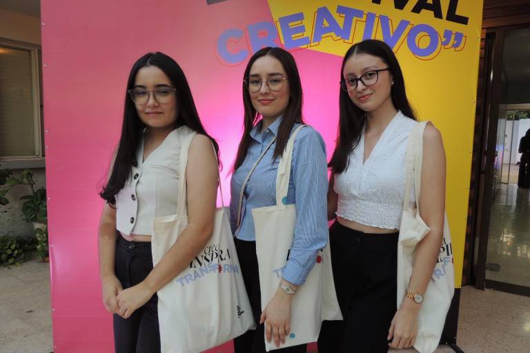 Cautiva Sbro Castil con su pasarela titulada ‘Volver a Florecer’