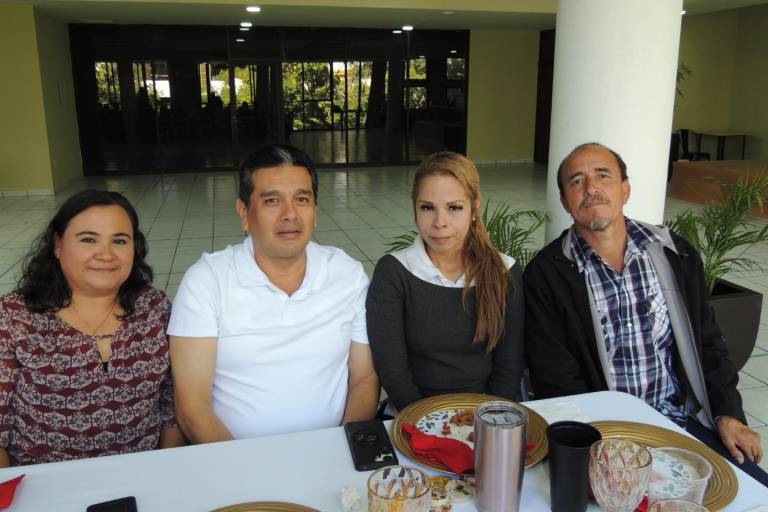 Celebran colaboradores de Noroeste la Navidad con rico desayuno