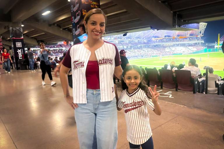 Disfruta la afición guinda de la Serie Catrinas en la casa de Tomateros