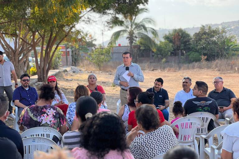 Le muestran al Alcalde las necesidades urgentes que tiene Villa Verde