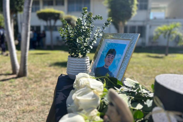 La Preparatoria Emiliano Zapata de la UAS ofreció un homenaje póstumo al joven Ricardo Mizael, asesinado el 11 de febrero en Culiacán.