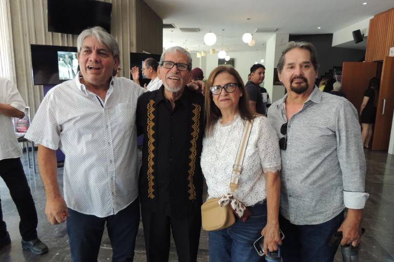 Celebran familia y amigos la trayectoria de Santiago Ibarra