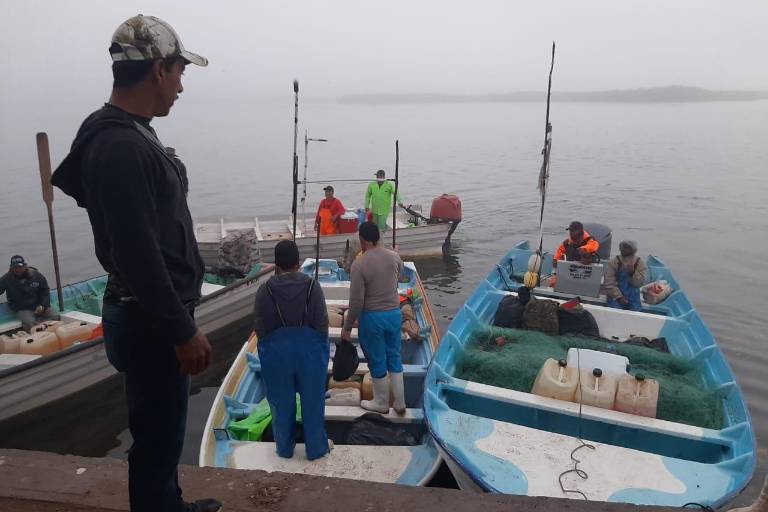 Fragatas, pangas, drones y aeronaves salen a buscar a los 4 pescadores de Dautillos; aún no hay noticias