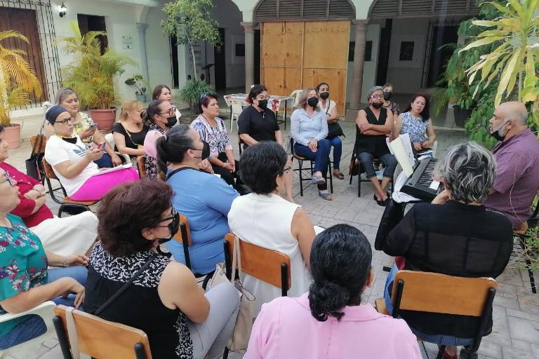Invita Casa Achoy a taller de canto para adultos