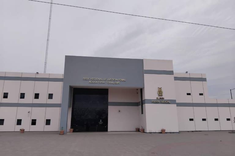 Sala Regional de Justicia Penal en Mazatlán a donde compareció el imputado por el feminicidio de madre buscadora.