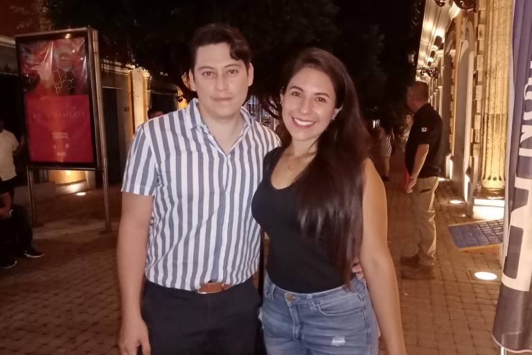 Disfrutan de la puesta en escena D’Mente, con el actor Ari Telch