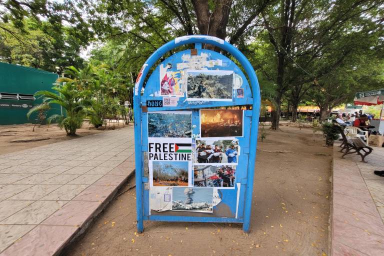 Pegan imágenes en favor de Palestina en Centro de Culiacán; activistas realizarán marcha