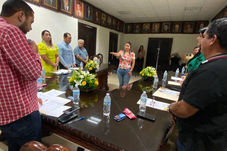 Tribunal Electoral resuelve a favor de regidora del PAS en Rosario y toman protesta a su suplente