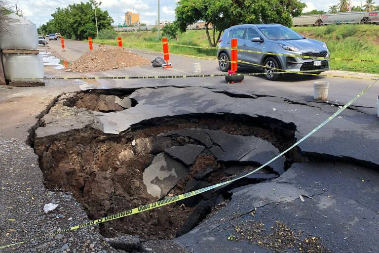 ‘Nora’ dejó incomunicados siete puntos de carreteras estatales, y 12 áreas afectadas por socavones