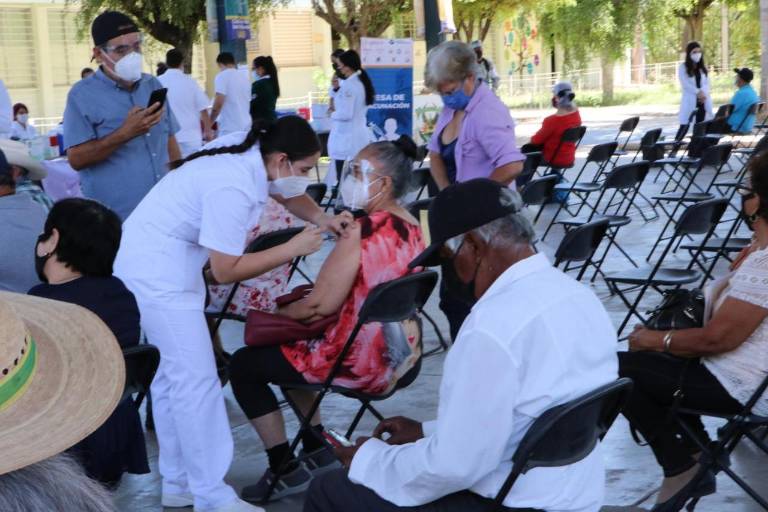 En abril bajan casos nuevos y decesos por Covid-19: Salud